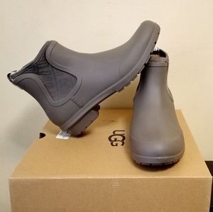 Ugg Chelsea boots/ Woman size 12 = Men size 10